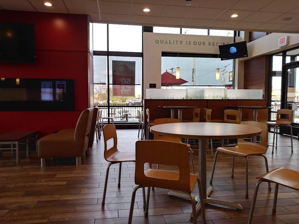 Wendys | restaurant | 13400 S Cicero Ave, Crestwood, IL 60445, USA | 7082390905 OR +1 708-239-0905