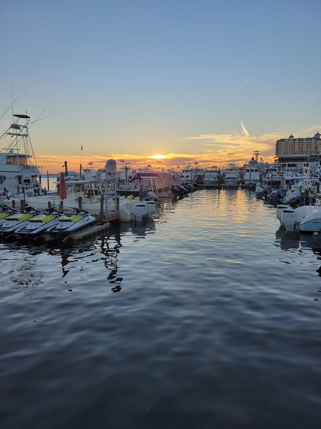 Boathouse Oyster Bar | restaurant | 288 Harbor Blvd, Destin, FL 32541, USA | 8508373645 OR +1 850-837-3645