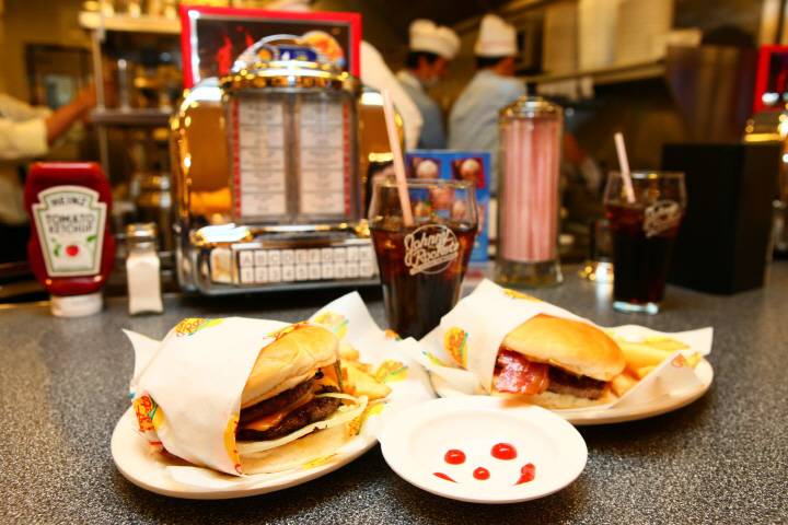 Johnny Rockets | restaurant | 5000 S Arizona Mills Cir #235, Tempe, AZ 85282, USA | 4807554024 OR +1 480-755-4024
