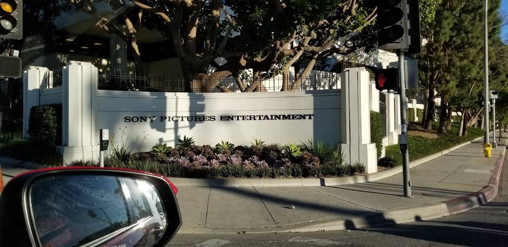 Culver Center | shopping mall | 3851 Overland Ave, Culver City, CA 90232, USA | 2135532200 OR +1 213-553-2200