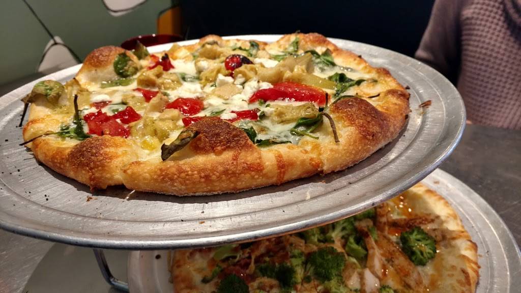 Flying Saucer Pizza Company | restaurant | 118 Washington St, Salem, MA 01970, USA | 9785948189 OR +1 978-594-8189