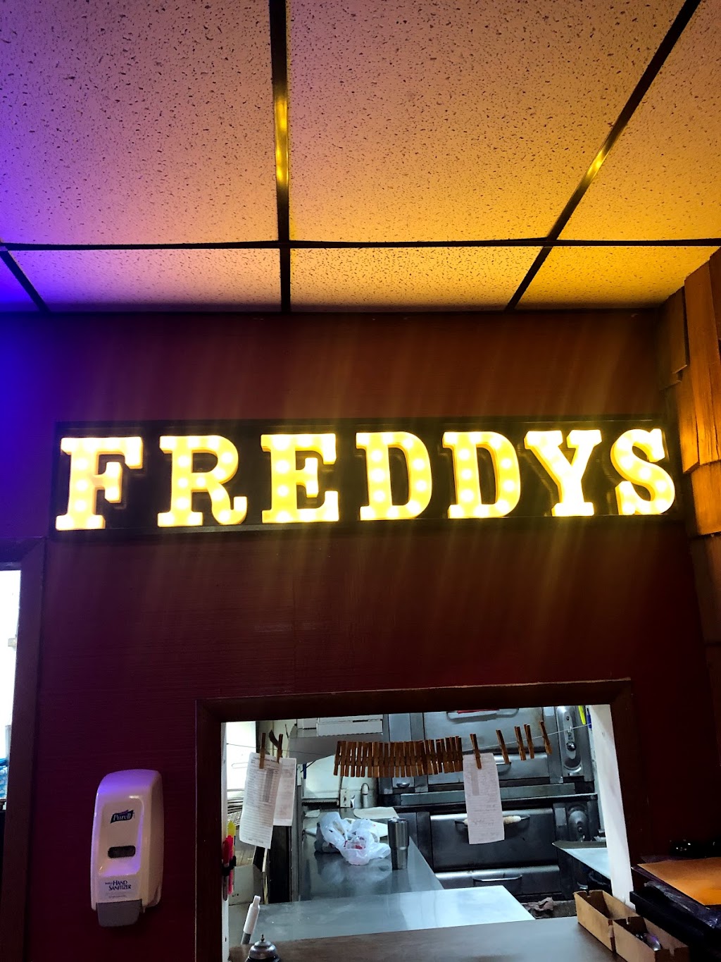 Freddy’s Pizza Palace | restaurant | 32 N 5th St, Seneca, KS 66538, USA | 7853362359 OR +1 785-336-2359