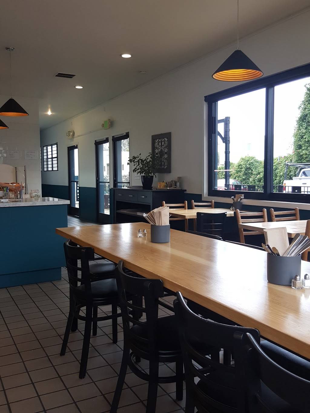 Communitē Table | restaurant | 4171 MacArthur Blvd, Oakland, CA 94619, USA | 5104822114 OR +1 510-482-2114