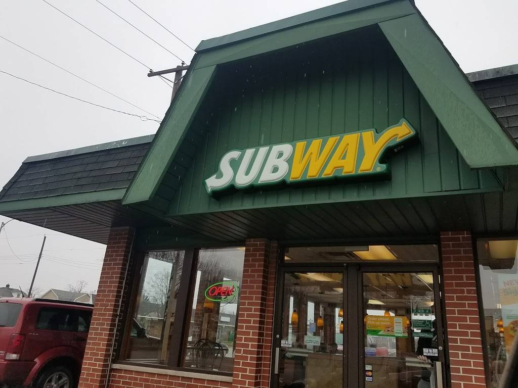 Subway | restaurant | 200 East Lincoln Ave, Charleston, IL 61920, USA | 2173487827 OR +1 217-348-7827