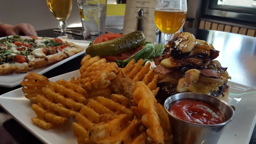 Harrys on Brady | restaurant | 1234 E Brady St, Milwaukee, WI 53202, USA | 4142736000 OR +1 414-273-6000