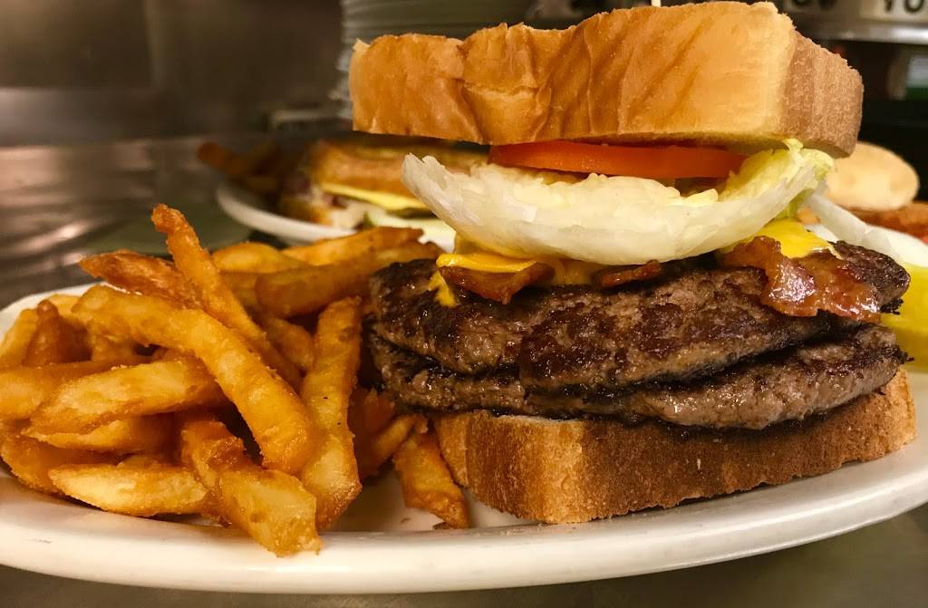 Point Cafe | restaurant | 2370 Rhomberg Ave, Dubuque, IA 52001, USA | 5635136328 OR +1 563-513-6328