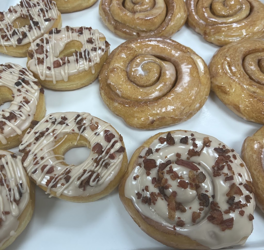 Hole In One Donuts | bakery | 923 Lithia Pinecrest Rd, Brandon, FL 33511, USA | 8134093550 OR +1 813-409-3550