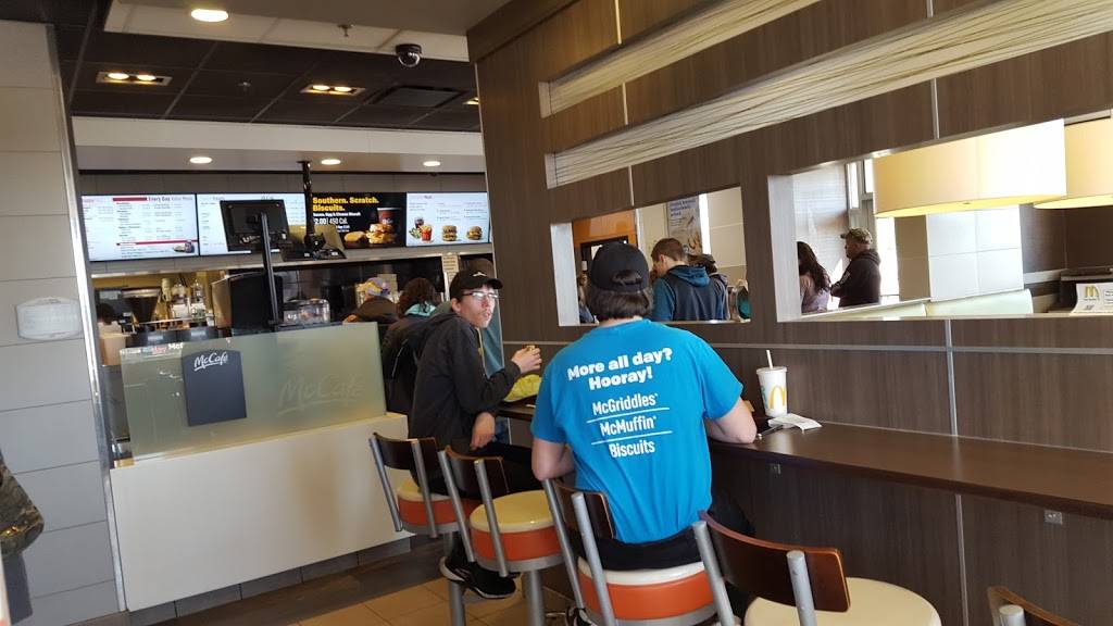 McDonalds | cafe | 8721 Seneca Trail, Ronceverte, WV 24970, USA | 3046452677 OR +1 304-645-2677