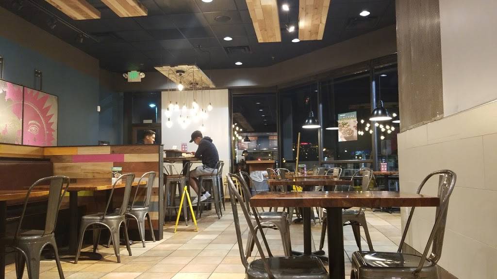 QDOBA Mexican Eats | restaurant | 1315 Bass Pro Drive, St Charles, MO 63301, USA | 6367248846 OR +1 636-724-8846