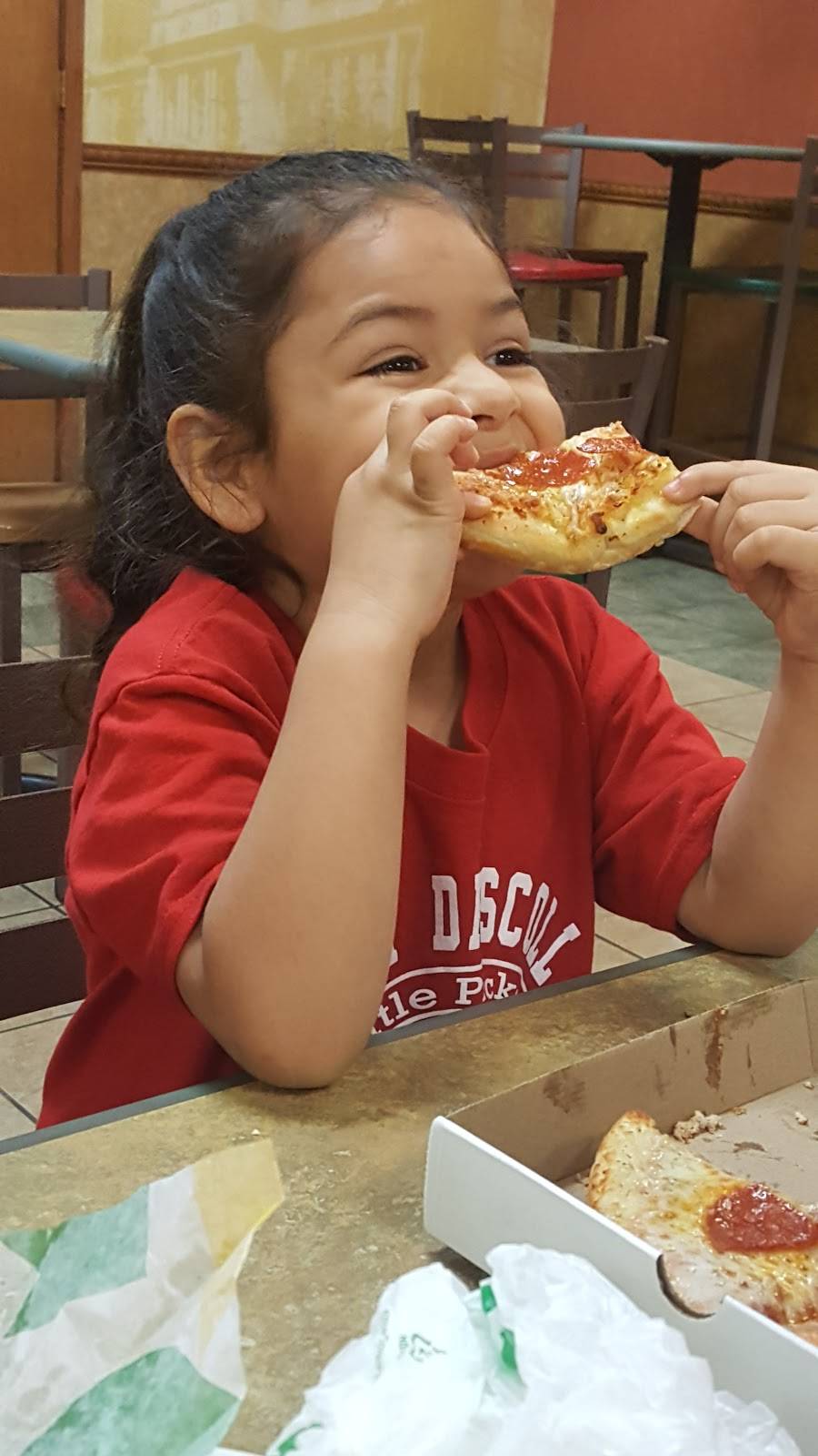 Subway | meal takeaway | 900 East, TX-44, Robstown, TX 78380, USA | 3619330619 OR +1 361-933-0619