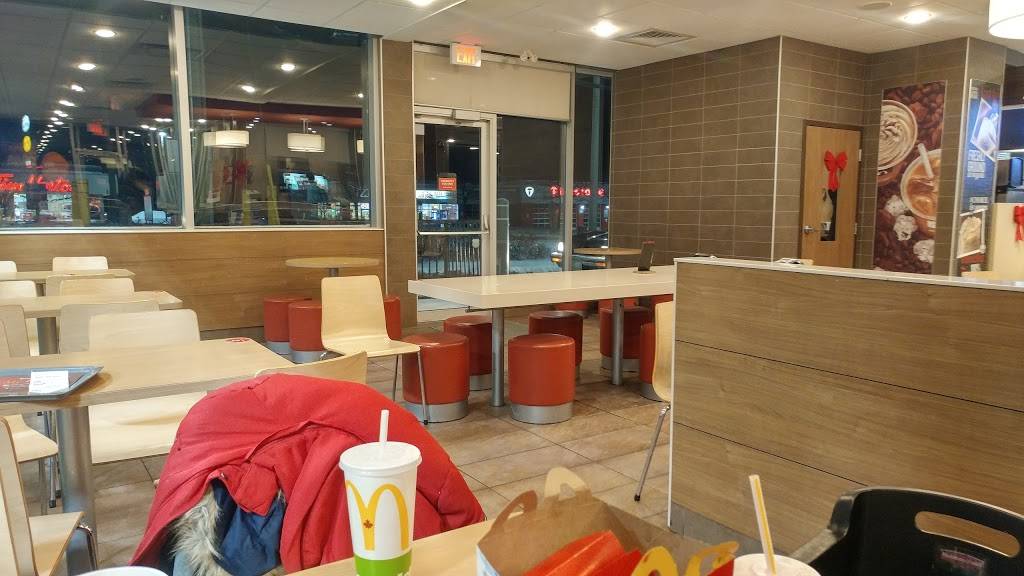 McDonalds | cafe | 347 Yonge St, Barrie, ON L4N 4C9, Canada | 7057390397 OR +1 705-739-0397