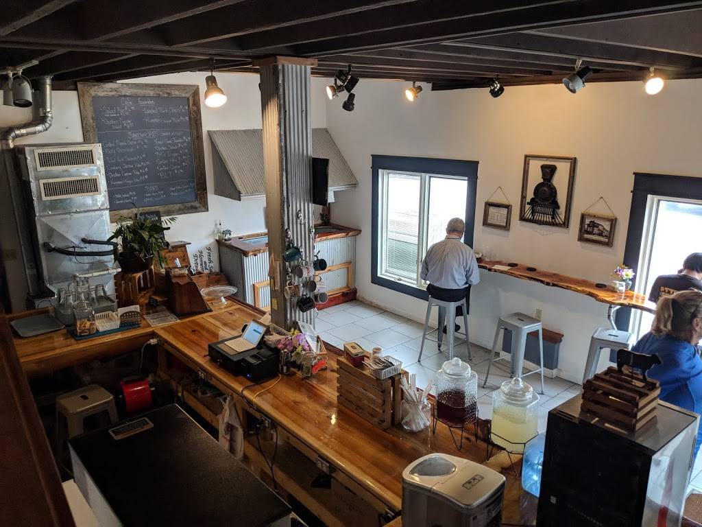 O&W Cafe | restaurant | 125 W 3rd Ave, Oneida, TN 37841, USA | 4235693755 OR +1 423-569-3755