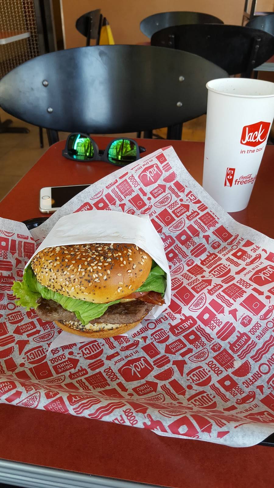 Jack in the Box | restaurant | 5201 Wilshire Blvd, Los Angeles, CA 90036, USA | 3239658102 OR +1 323-965-8102
