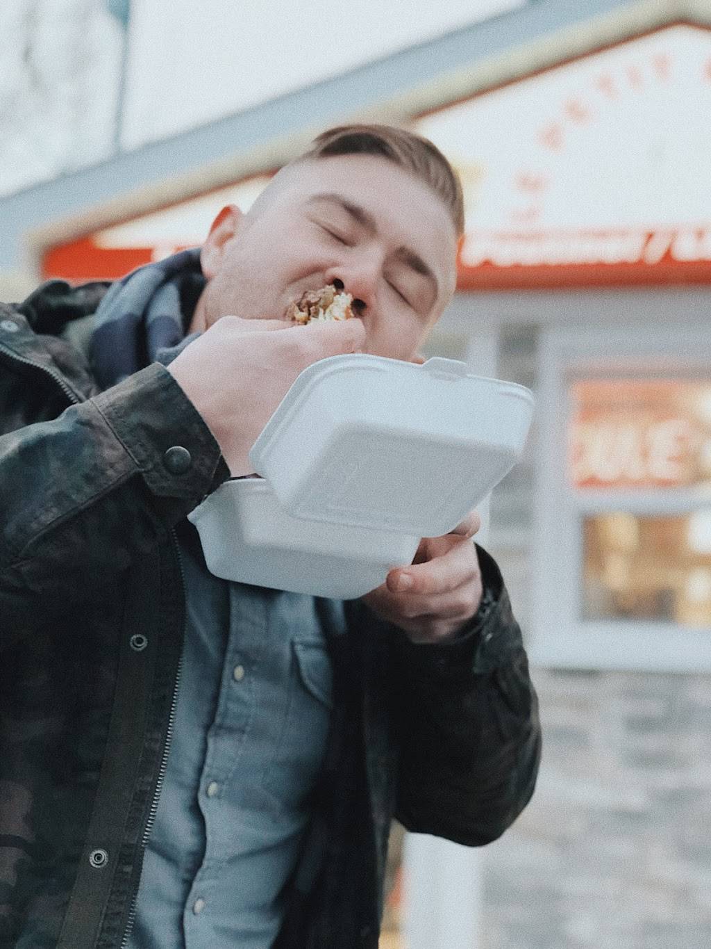 Restaurant Le Petit Hector | restaurant | 565 Rue Bélanger, Gatineau, QC J8L 2M7, Canada | 8199863838 OR +1 819-986-3838