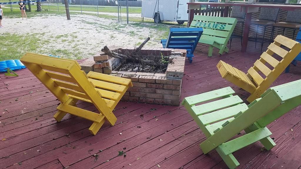 Zellies Pub | restaurant | N Hwy 19A, Mt Dora, FL 32757, USA | 3524833855 OR +1 352-483-3855