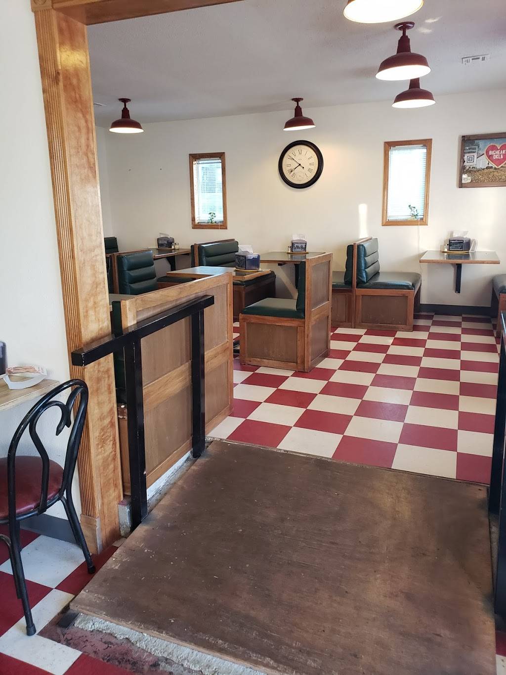 Uptown Pizza | restaurant | 721 W Main St, Barnsdall, OK 74002, USA | 9188473711 OR +1 918-847-3711