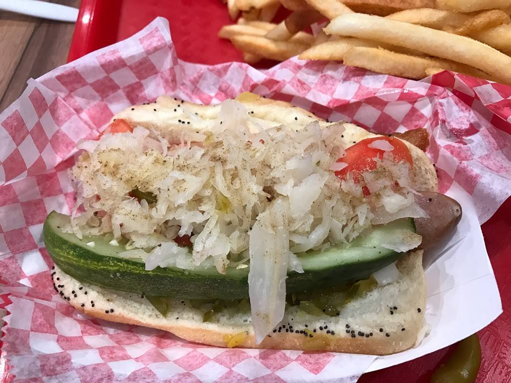 Michaels Chicago-Style Red Hots | meal takeaway | 1879 2nd St, Highland Park, IL 60035, USA | 8474323338 OR +1 847-432-3338