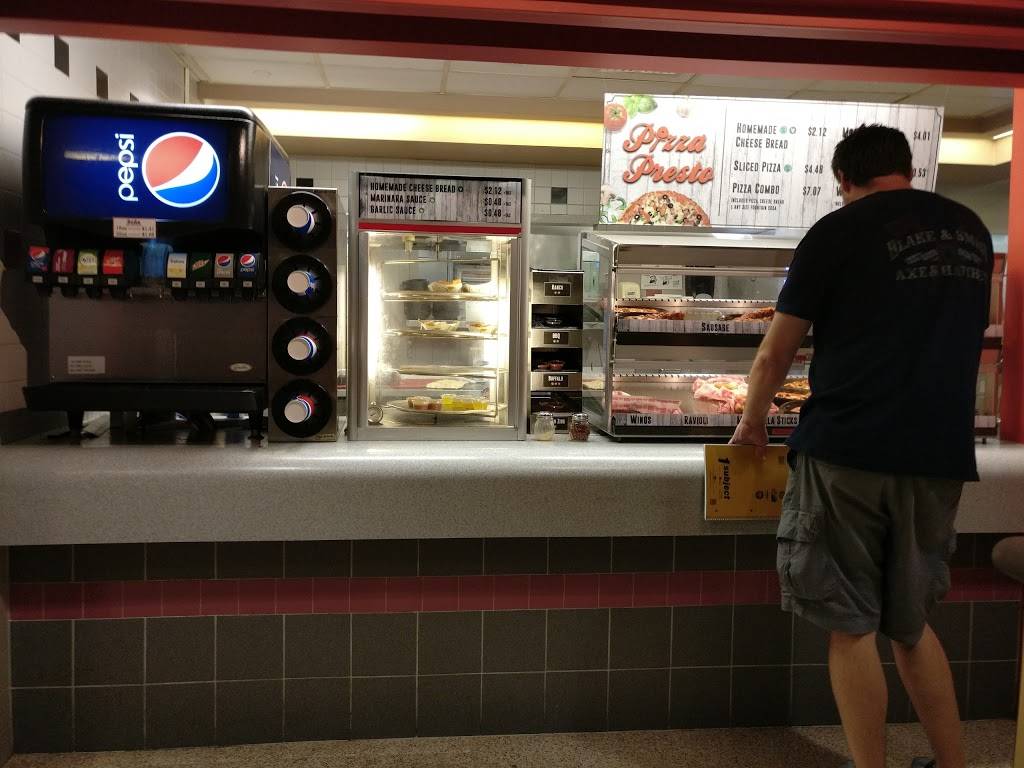 Pizza Presto | meal takeaway | 2200 E Kenwood Blvd, Milwaukee, WI 53211, USA | 4142294146 OR +1 414-229-4146