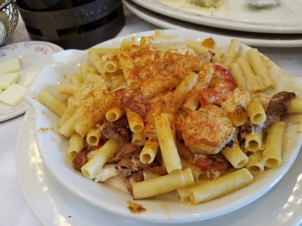 Maggianos Little Italy | restaurant | 7025 W 135th St, Overland Park, KS 66223, USA | 9138978020 OR +1 913-897-8020