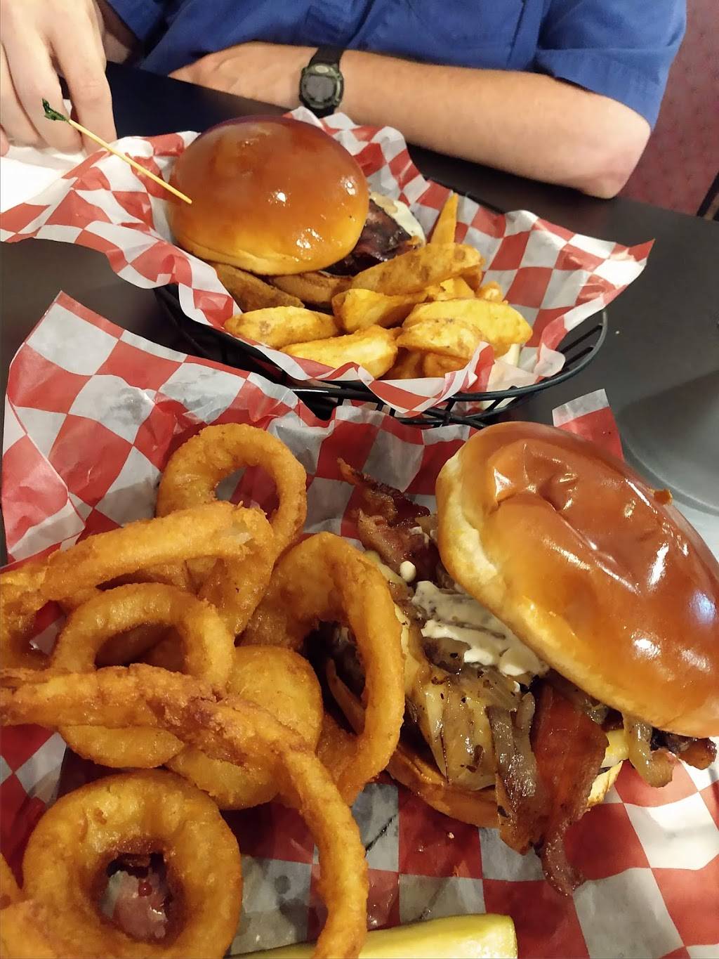 Badger Burger Company Richfield | restaurant | 1872 WI-175, Richfield, WI 53076, USA | 2626236770 OR +1 262-623-6770