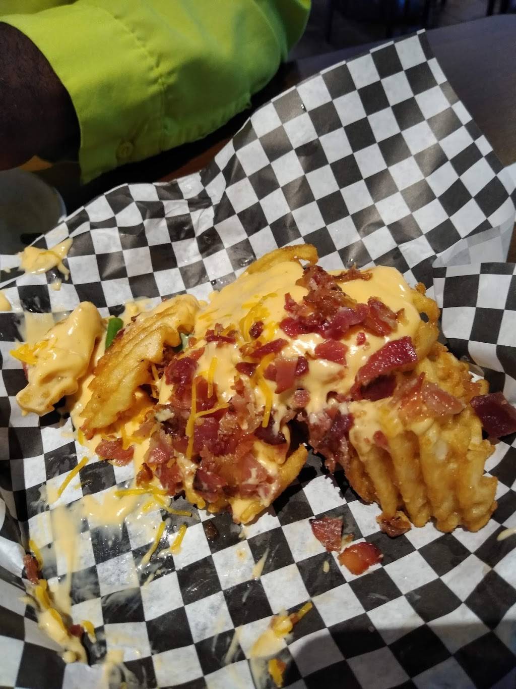 Uncle Linnys Food and Brews | restaurant | 3901 Pontoon Rd, Granite City, IL 62040, USA | 6187971800 OR +1 618-797-1800