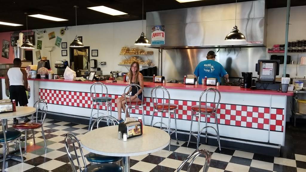 Hwy 55 Burgers Shakes & Fries | restaurant | 702 Main St, Maysville, NC 28555, USA | 9107432297 OR +1 910-743-2297