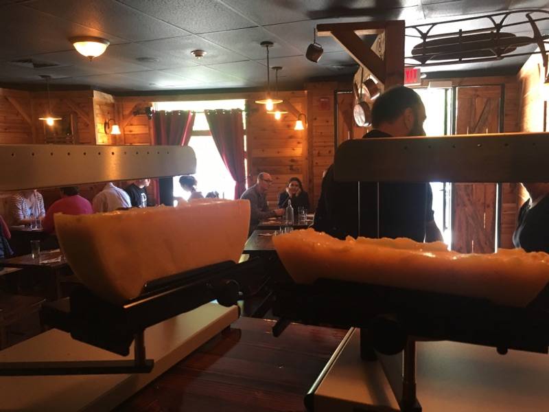 Au Chalet | restaurant | 24 Whitney Ave, New Haven, CT 06510, USA | 4754417998 OR +1 475-441-7998