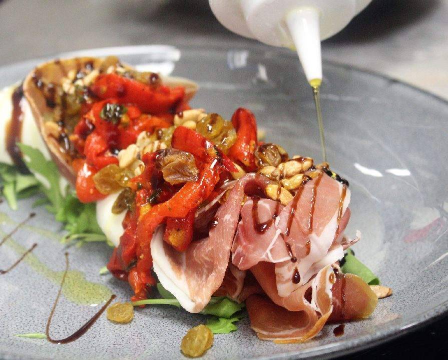 Garden Social Beer Garden & Kitchen | restaurant | 1964 Hempstead Turnpike, East Meadow, NY 11554, USA | 5167505338 OR +1 516-750-5338