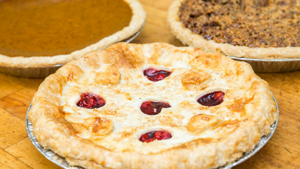 Log Cabin Family Restaurant | bakery | 1215 8th St, Baraboo, WI 53913, USA | 6083568034 OR +1 608-356-8034