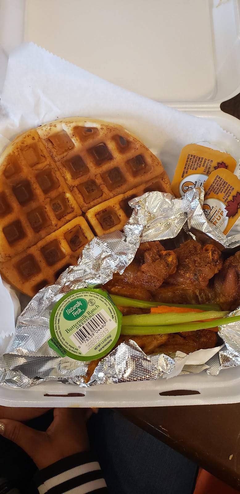 Bones Wings | restaurant | 5727 Raleigh Lagrange Rd, Memphis, TN 38134, USA | 9018336255 OR +1 901-833-6255