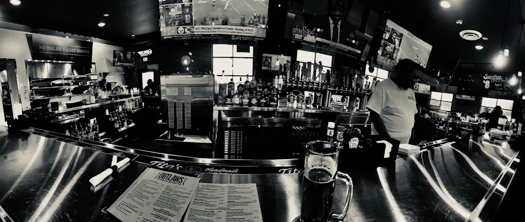 Outlaws Steak & Spirits | restaurant | 13871 Cabela Pkwy, Noblesville, IN 46060, USA | 4632381503 OR +1 463-238-1503