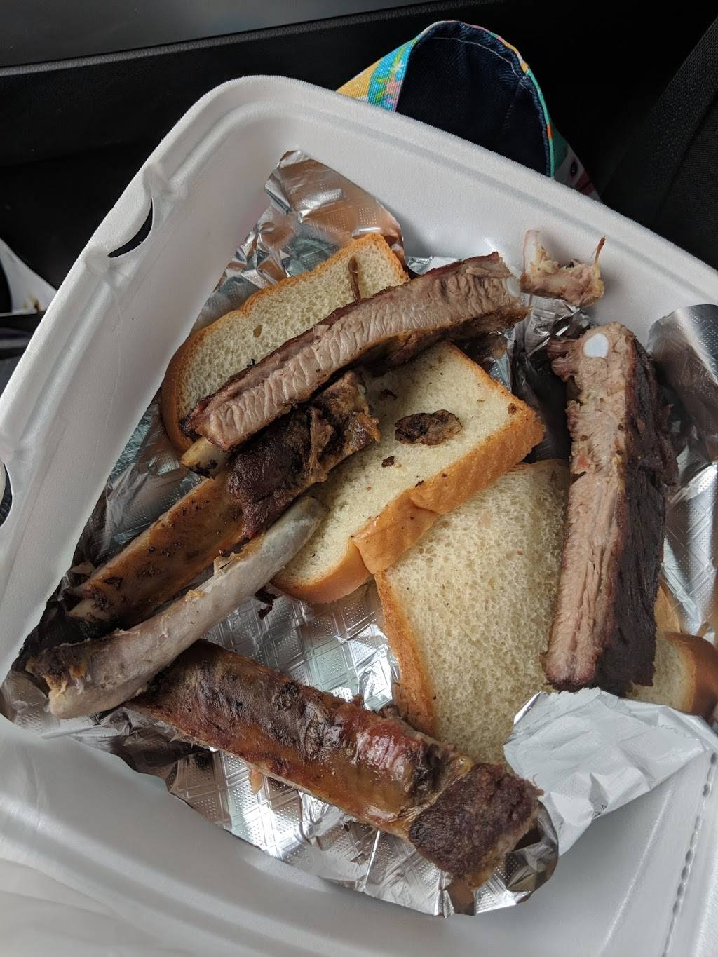 Finger Lickin BBQ & Wings | restaurant | 218 N Orange St, New Smyrna Beach, FL 32168, USA | 3864103427 OR +1 386-410-3427