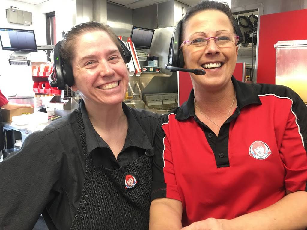 Wendys | restaurant | 1051 N Tuscarawas Ave, Dover, OH 44622, USA | 3303640073 OR +1 330-364-0073