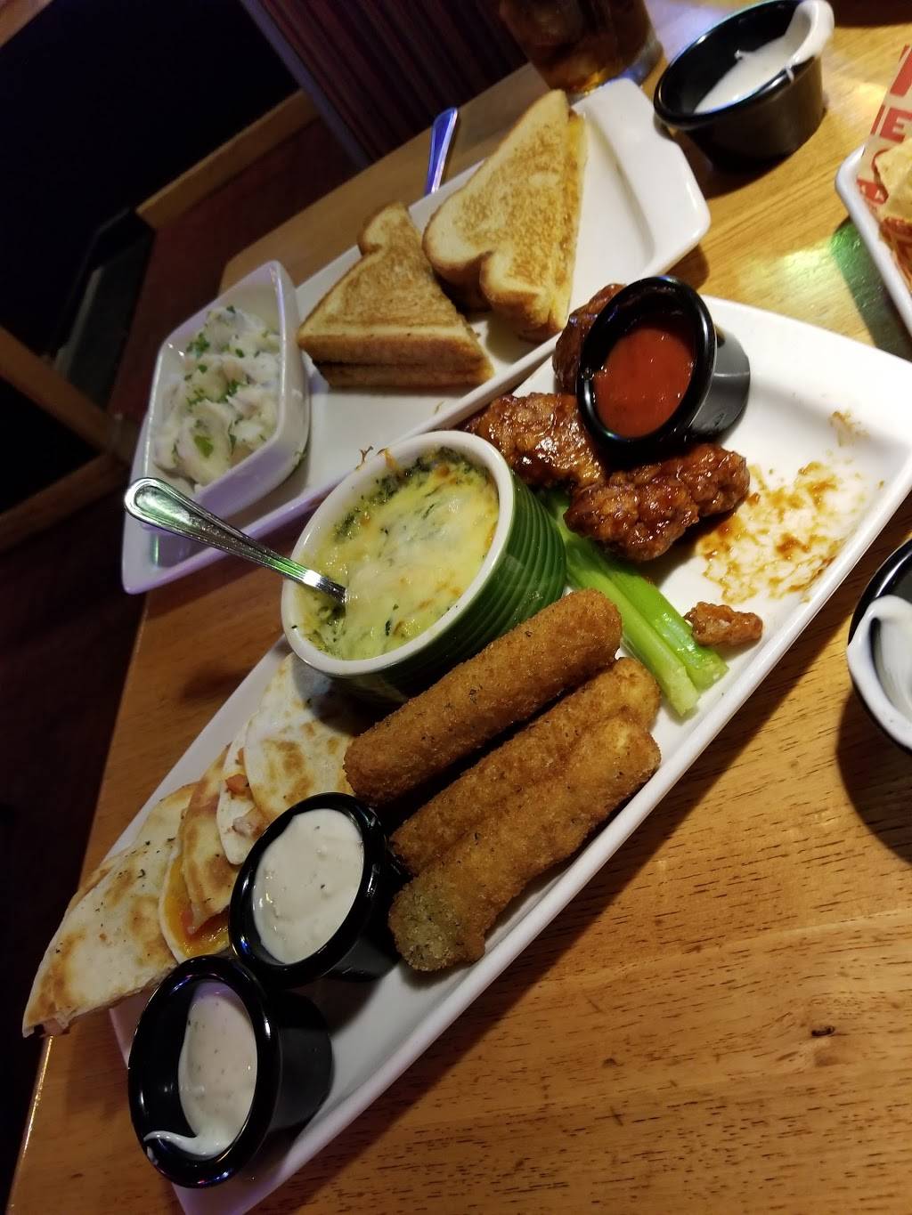 Applebees Grill + Bar | restaurant | 1665 W Lacey Blvd, Hanford, CA 93230, USA | 5595838084 OR +1 559-583-8084