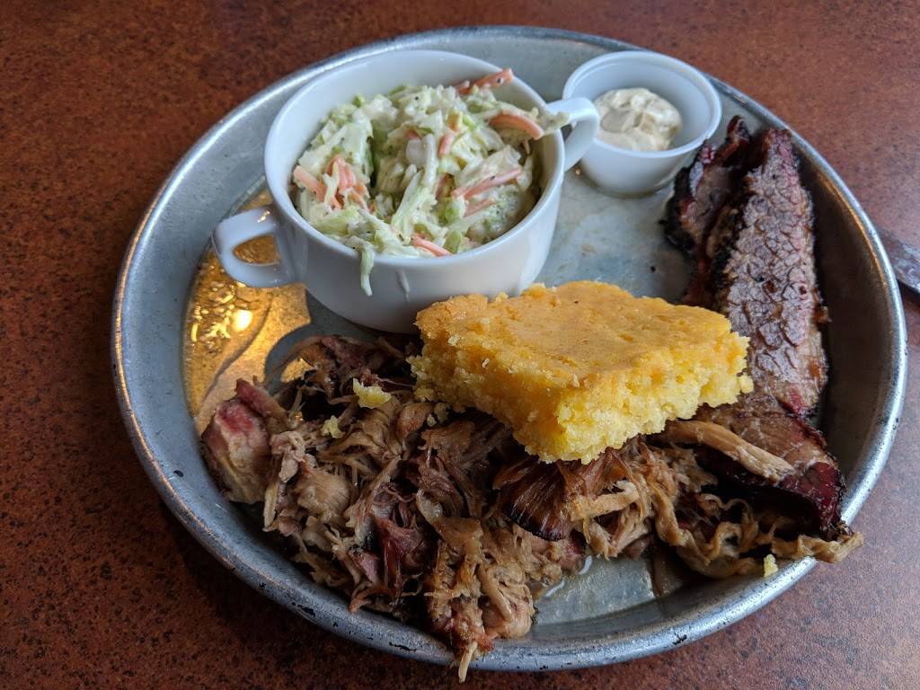 Bourbon Creek Smokehouse | restaurant | 411 1st St SE, Cedar Rapids, IA 52401, USA | 3197753174 OR +1 319-775-3174