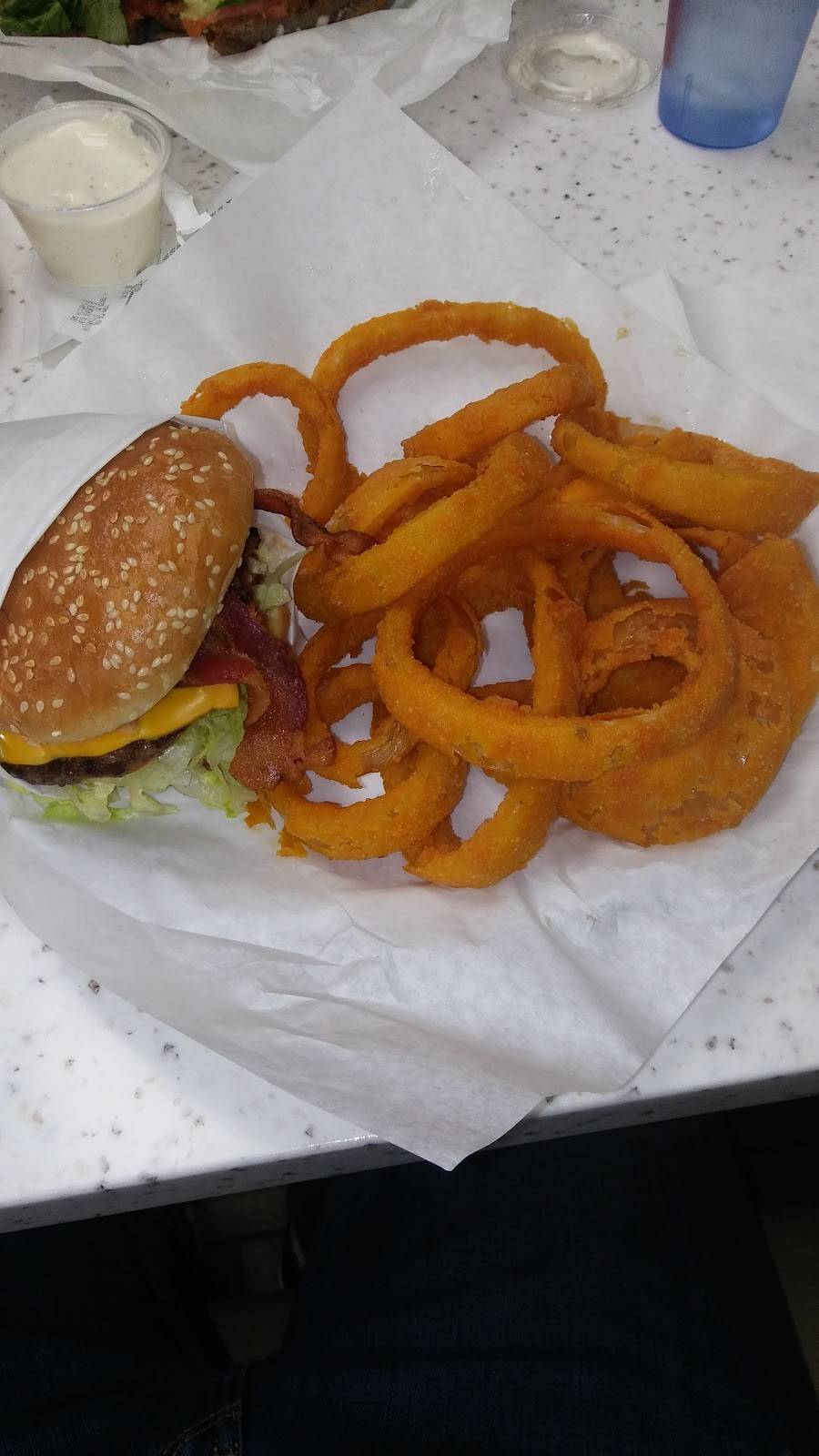 Tams Burgers | restaurant | 14375 7th St, Victorville, CA 92395, USA | 7605524401 OR +1 760-552-4401