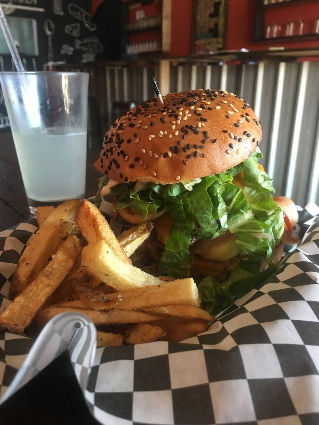 Cuatro Veintes Taps And Kitchen | restaurant | Calle Ambar 423, Fraccionamiento Los Encinos, 22820 Ensenada, B.C., Mexico | 016462276170 OR +52 646 227 6170