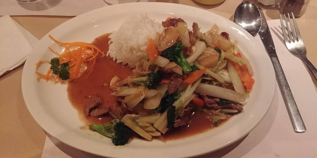 Chez Linh | restaurant | 900 Rue King Ouest, Sherbrooke, QC J1H 1S2, Canada | 8195657071 OR +1 819-565-7071