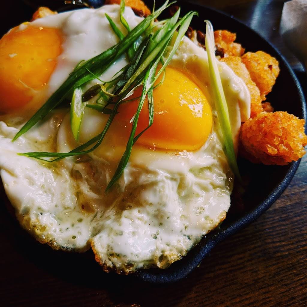 Bar Louie - The Gulch | night club | 314 11th Ave S, Nashville, TN 37203, USA | 6154571632 OR +1 615-457-1632