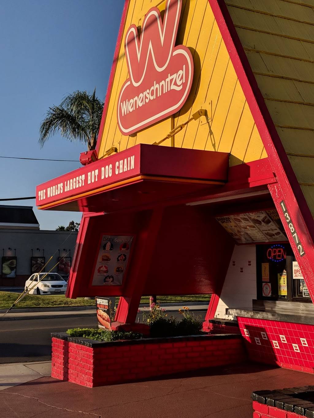 Wienerschnitzel | restaurant | 13872 Goldenwest St, Westminster, CA 92683, USA | 7148912382 OR +1 714-891-2382