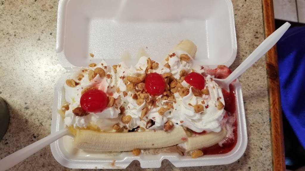 Christophers Corner | restaurant | 326 S 1st St, Pacific, MO 63069, USA | 6362577700 OR +1 636-257-7700