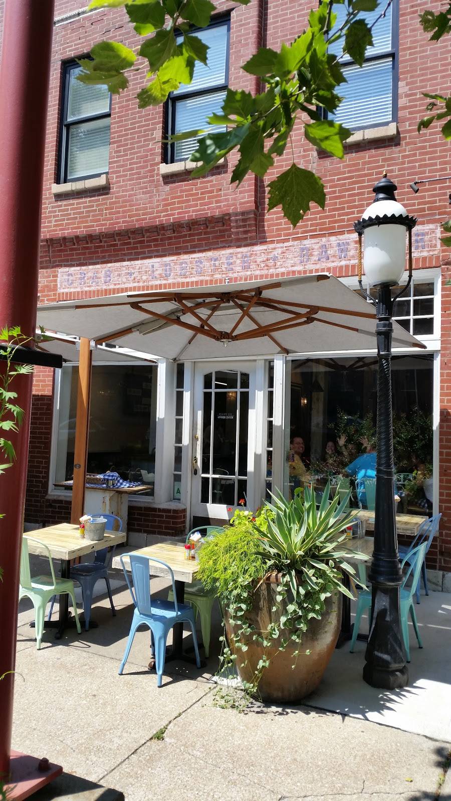 Peacemaker Lobster & Crab | restaurant | 1831 Sidney St, St. Louis, MO 63104, USA | 3147728858 OR +1 314-772-8858