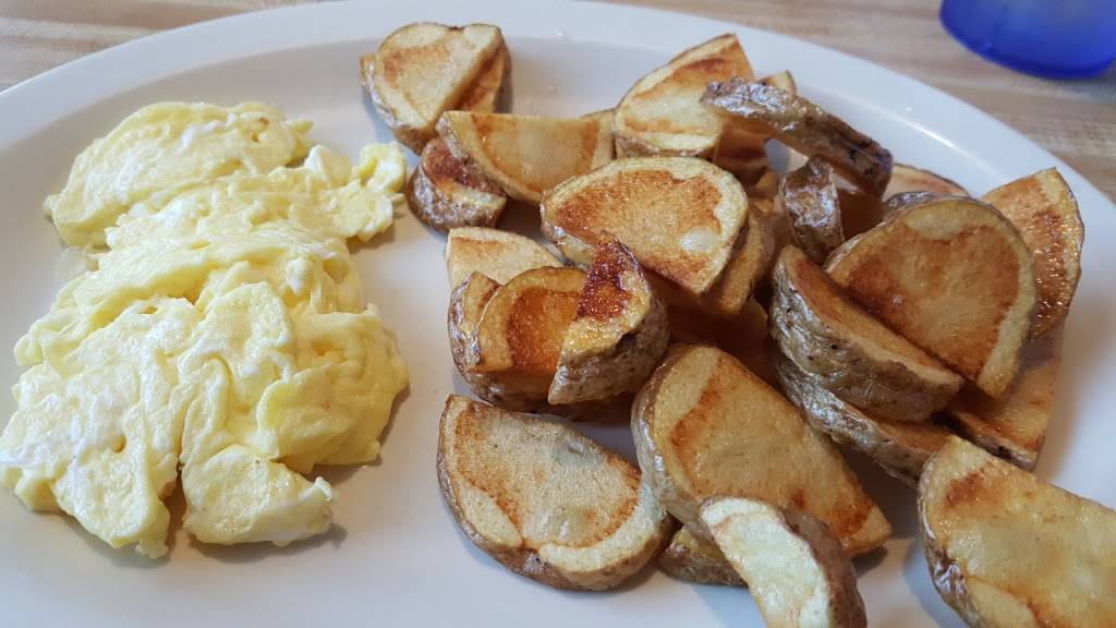 Dairy Mart | restaurant | 107 N Smith St, Jamestown, TN 38556, USA | 9318798904 OR +1 931-879-8904