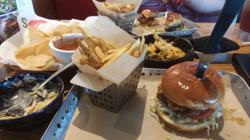 Chilis Grill & Bar | restaurant | 1150 Branson Hills Pkwy, Branson, MO 65616, USA | 4172390992 OR +1 417-239-0992