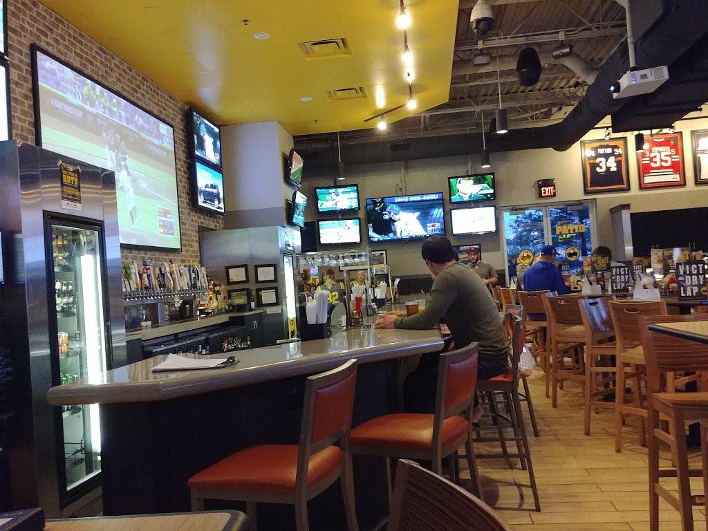 Buffalo Wild Wings | restaurant | 20596 South La Grange Road, Frankfort, IL 60423, USA | 8158062223 OR +1 815-806-2223