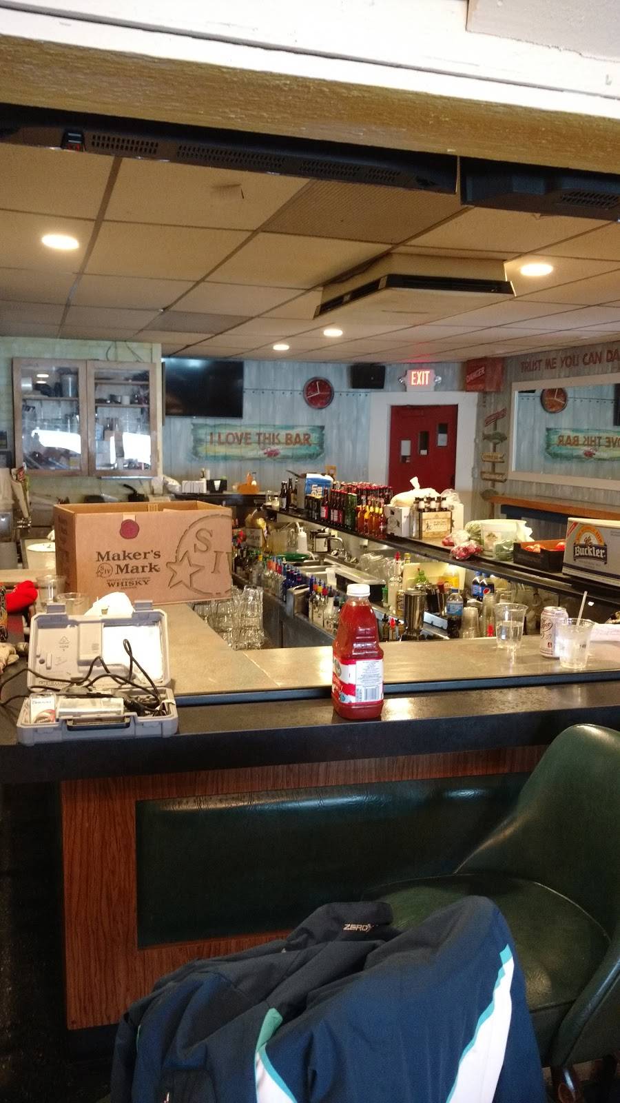 The Sports Dock | restaurant | W278 N2315 Prospect Ave, Pewaukee, WI 53072, USA | 2626959600 OR +1 262-695-9600