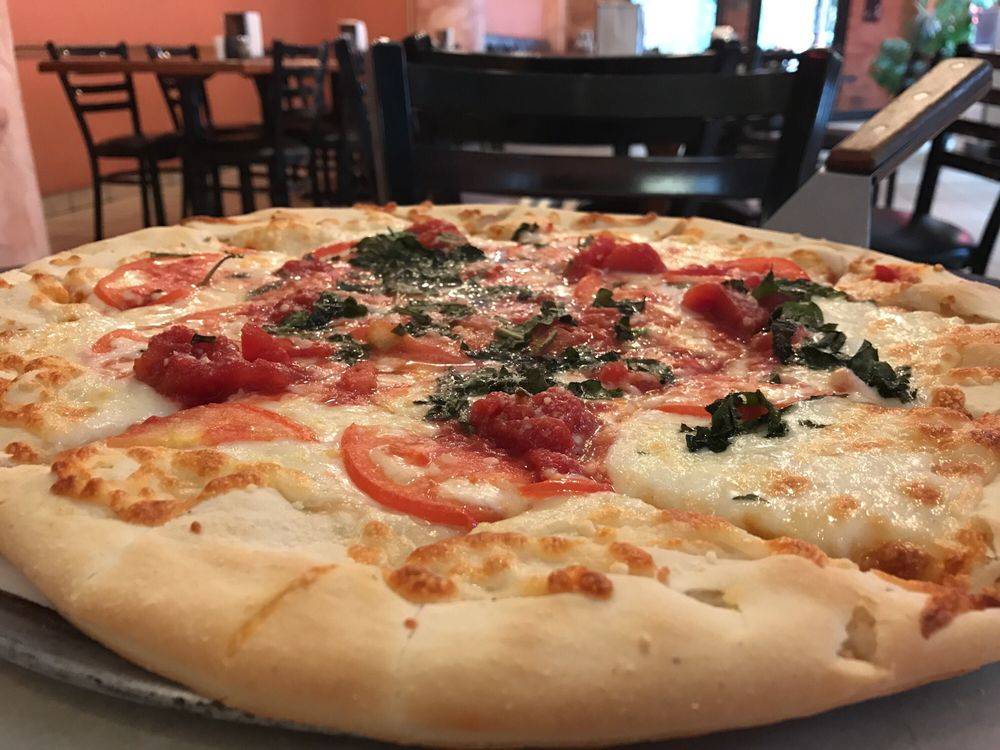 Primos Chicago Pizza | restaurant | 816 W Van Buren St, Chicago, IL 60607, USA | 3122431052 OR +1 312-243-1052