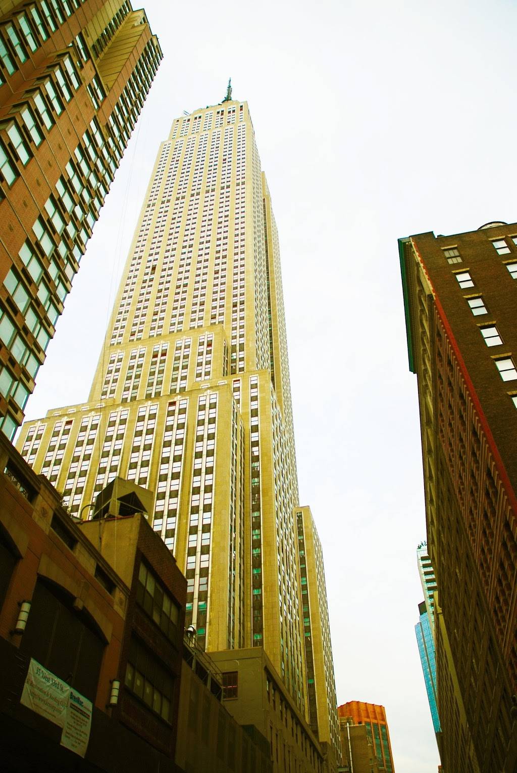 Starbucks | cafe | 11 Pennsylvania Plaza, New York, NY 10001, USA | 6465993512 OR +1 646-599-3512