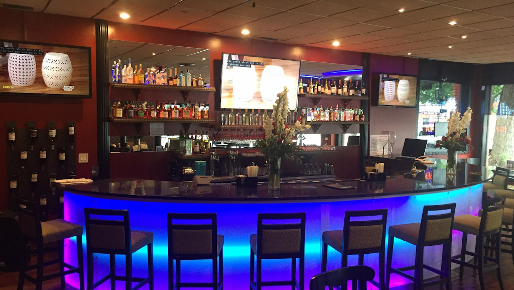 Vis à Vis Bar & Grill | restaurant | 1164 S 3rd St, Louisville, KY 40203, USA | 5024399453 OR +1 502-439-9453