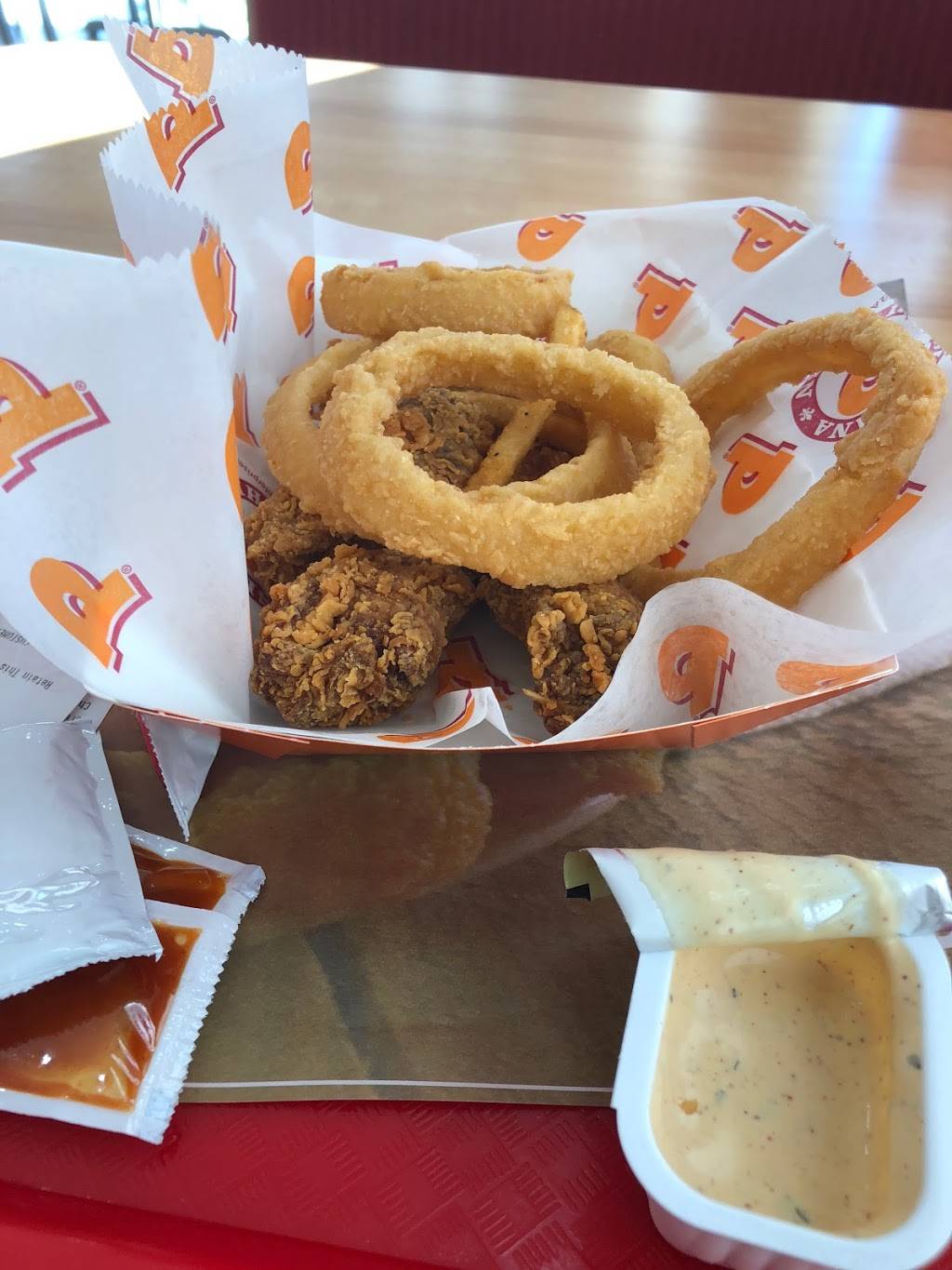 Popeyes | restaurant | 2515 Hurontario St, Mississauga, ON L5A 4C8, Canada | 9052733500 OR +1 905-273-3500